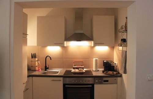 Langenhorn Apartment | R B Apartment at Hamburg Airport I 4 persons I Kitchen I Washer-dryer I Netflix