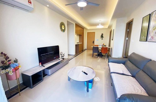 Central District Condo | R&F Seine Region Superior Homestay Nearby CIQ By Han Lin Sojourn
