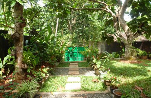 Dodanduwa House | R&N Yellow House