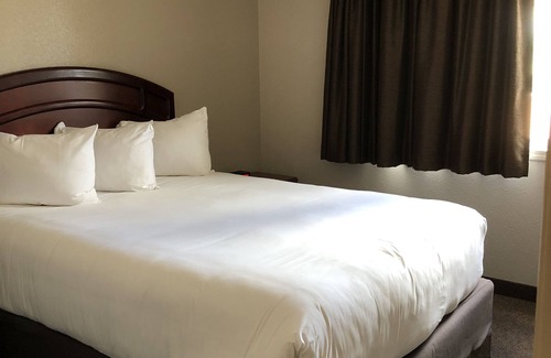 Wainwright Hotel | R & R Wainwright Inn
