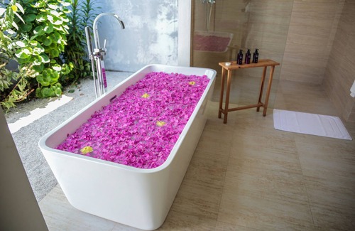 Kudafares Hotel | Rahaa Resort Maldives