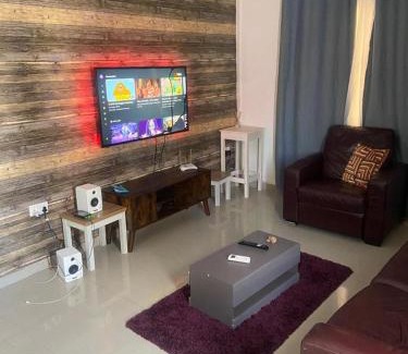 Old-Yundum House | Rahims 3 bedroom Bungalow - Dalaba