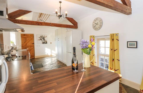 Soulby Cottage | RAINBOW COTTAGE, pet friendly, with a garden in Kirkby Stephen