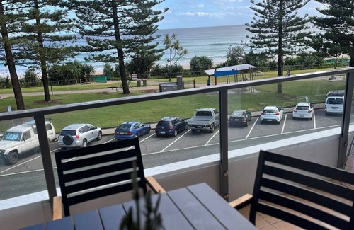 Coolangatta Apartment | Rainbow Pacific Unit 8- Ocean views over Rainbow Bay Coolangatta with free Wi-Fi