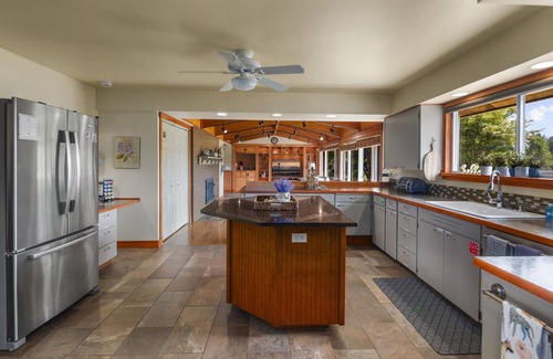 Enumclaw House | Rainier Ranch & Poolside Escape