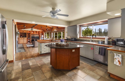 Enumclaw House | Rainier Ranch & Poolside Escape
