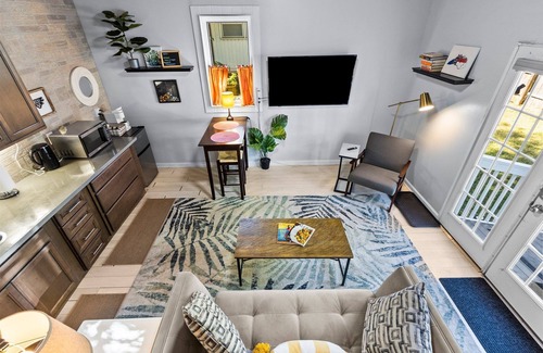 Downtown House | Raleigh Tiny Shed~Dtwn~Pets