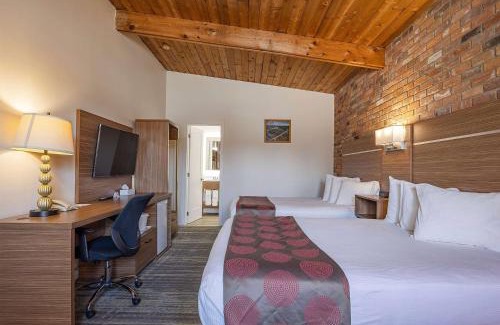 Gananoque Hotel | Ramada by Wyndham 1000 Islands Gananoque