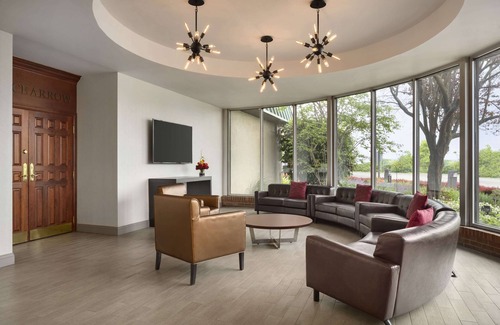 Racine Hotel | Ramada by Wyndham Beaver Falls