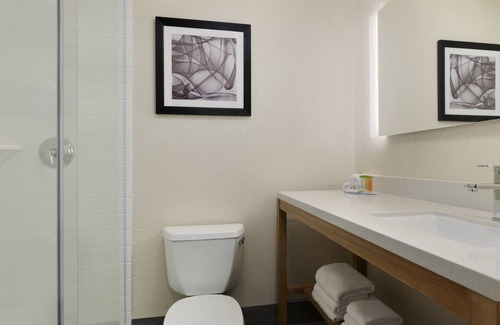 Racine Hotel | Ramada by Wyndham Beaver Falls