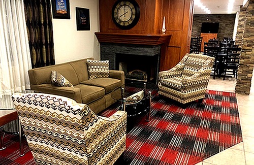 Hazelwood House | Ramada by Wyndham Portland - Cozy Lodging on I-205 in a bustling Neighborhood