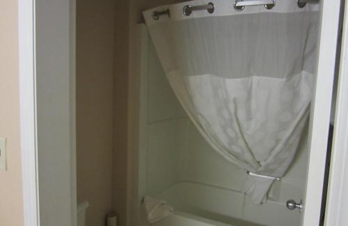100 Mile House Hotel | Ramada Limited 100 Mile House