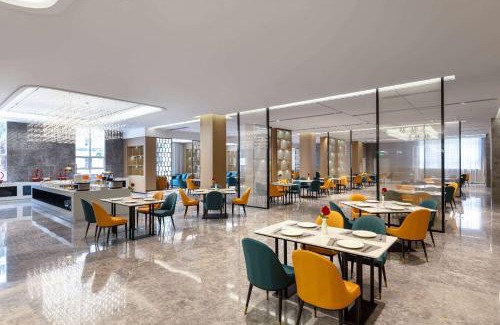 Echeng District Hotel | Ramada Plaza by Wyndham Ezhou Binjiang