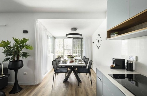 Ramat Hasharon Apartment | Ramat Hasharon Chic Peaceful Stay