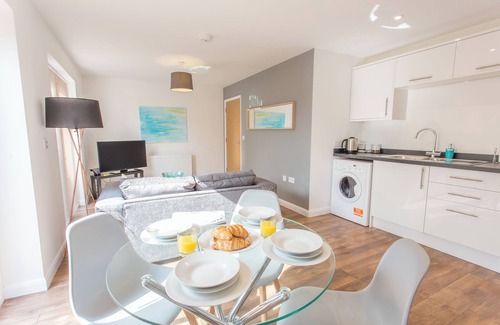 Cowley Apartment | Rana Ct 3 (The Churchill Suite) | 1 Bed Ground Floor Apt
