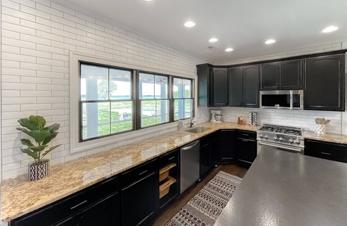 Royal Oak House | RANCH AT ROYAL OAK- Exclusive waterfront pool pier