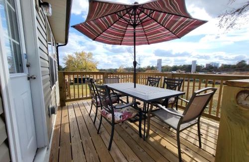 University Place House | Ranch Home! Near UNCC, Medieval, Pavilion & Uptown