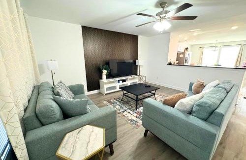 University Place House | Ranch Home! Near UNCC, Medieval, Pavilion & Uptown