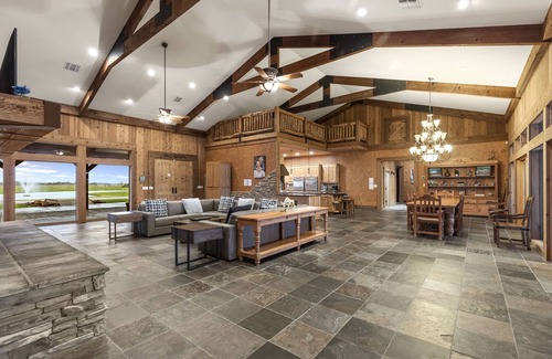 Elmaton House | ⍣Ranch ⍣Incredible 70-Acres Estates Restoration Ranch retreat lake sleep 40-52 ⍣