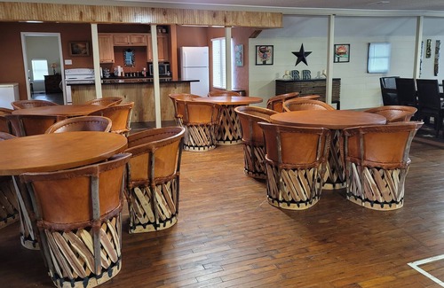 Buffalo Resort | ★ Ranch located on 67 Acres with Lakehouse and Rustic Event Center★