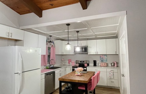 Lillington House | Ranch style home minutes from Campbell University and from Cape Fear Adventures.