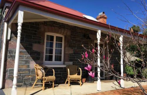 Talunga Bed & Breakfast | Randell Cottage - Adelaide Hills - Cosy Rustic Hideaway