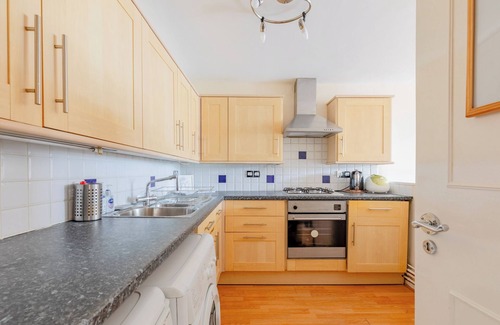 The City of London Apartment | Rare 1BD Flat with Balcony in Chancery Lane