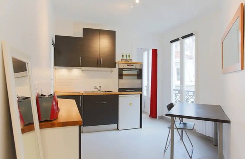 Saint-Thomas-d'Aquin Bed & Breakfast | Rare Apt in the heart of Paris: 10min walk to the Louvre