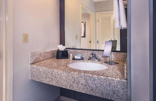 Bethlehem House | Rare Find! Spacious and Modern Suite, Pet-friendly Accommodation!
