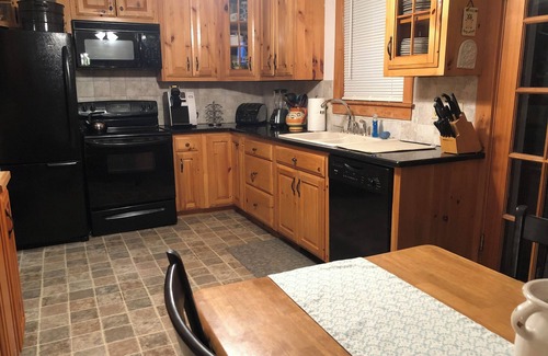 Bristol House | Rare NH Family Reunion Lakefront Cottages - Sleeps up to 52!