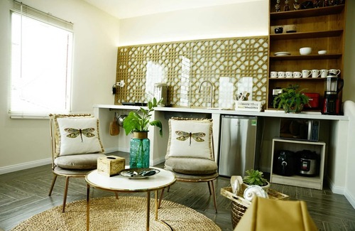 District 10 House | RARE Rooftop 1Br Apt Sunny Garden Bacony Bathtub Central D3 Street Food Paradise