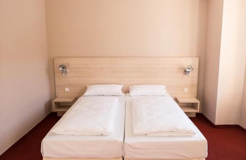 Schleifreisen Hotel | Rasthof & Motel Hermsdorfer Kreuz