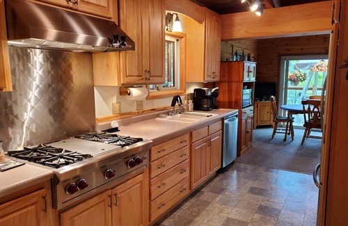 Markville Cabin | Rates dicounted 10% - Nov & Dec 2025. Small quiet lake, Hot Tub, Sauna and WiFi