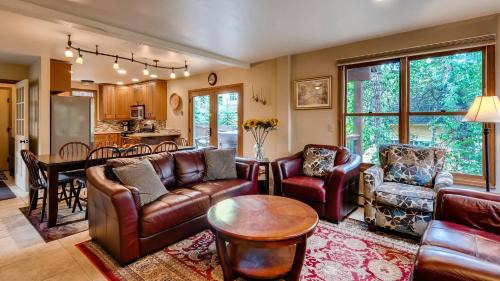 Weisshorn House | Raven's Call Chalet