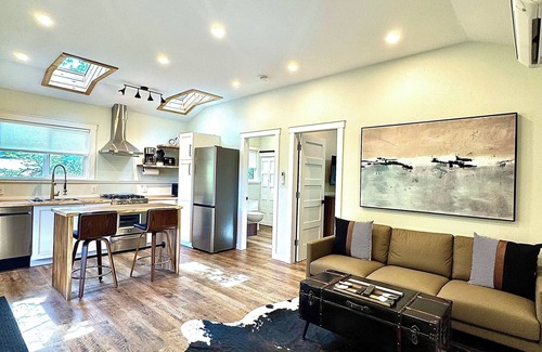 Balfour Ski Chalet | RAVEN’S NEST * Luxury Mountain Chalet * Spectacular Indoor & Outdoor living!
