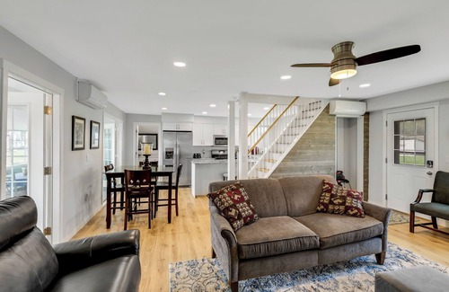 Pearl Beach House | Rays On The River: Dive into Summer – Swim, Boat, and Relax by the River!