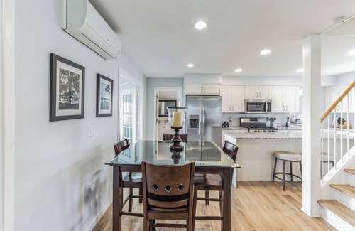 Pearl Beach House | Rays On The River: Dive into Summer – Swim, Boat, and Relax by the River!