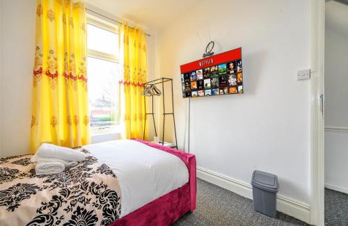 Beeston House | -RD15CFA- For Relaxed and Cosy stay with Free Parking