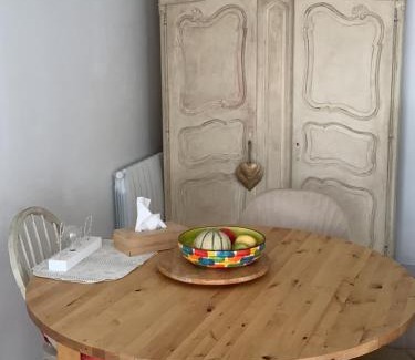 Fuveau Apartment | Rdc de ma maison dans un joli village Provençal, 15 mins d'Aix en Pce, open space joliment rénové