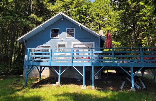 Readfield Cottage | Readfield/Maranacook Lake cottage with dock and plenty of privacy!