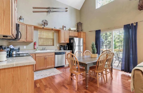 Sierra Cedars Cabin | Ready for Snow Adventure? Large Deck & EV Charger