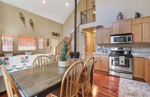 Sierra Cedars Cabin | Ready for Snow Adventure? Large Deck & EV Charger