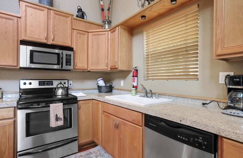 Sierra Cedars Cabin | Ready for Snow Adventure? Large Deck & EV Charger