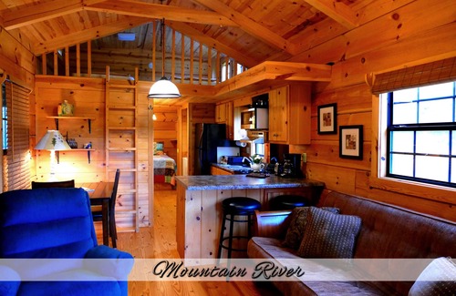Linville Cabin | Real Logs-1BR, sleeping loft & futon-sleeps 6. Riverside w/Hot Tub