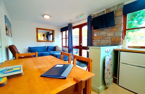 Saint Erth Praze Ski Chalet | Rebels Retreat - 2-bed Chalet nr St Ives & Hayle