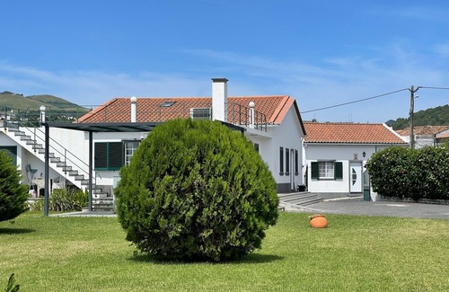 Faja de Baixo House | Recent villa, located in a quiet residential area, 2km from the center