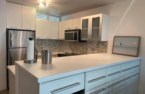 El Combate Apartment | Recently remodeled 2 bed/2bath apartment 5 minutes walking distance to the beach
