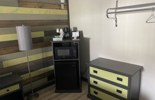 Davenport Apartment | Recently Restored Old Motel Over Looking Lake Roosevelt