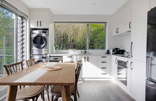 Red Beach House | Red Beach Hideaway with BBQ and Air-con