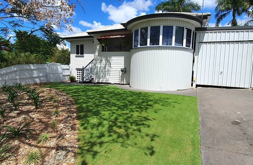 The Range House | Red Door Retreat - entire comfortable 3 bedroom family home